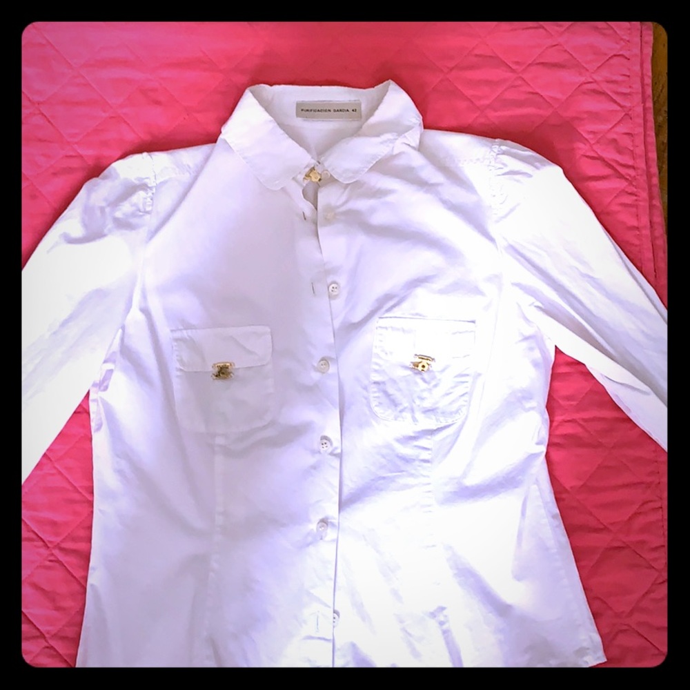 Beautiful Purificación Garcia white basic blouse.